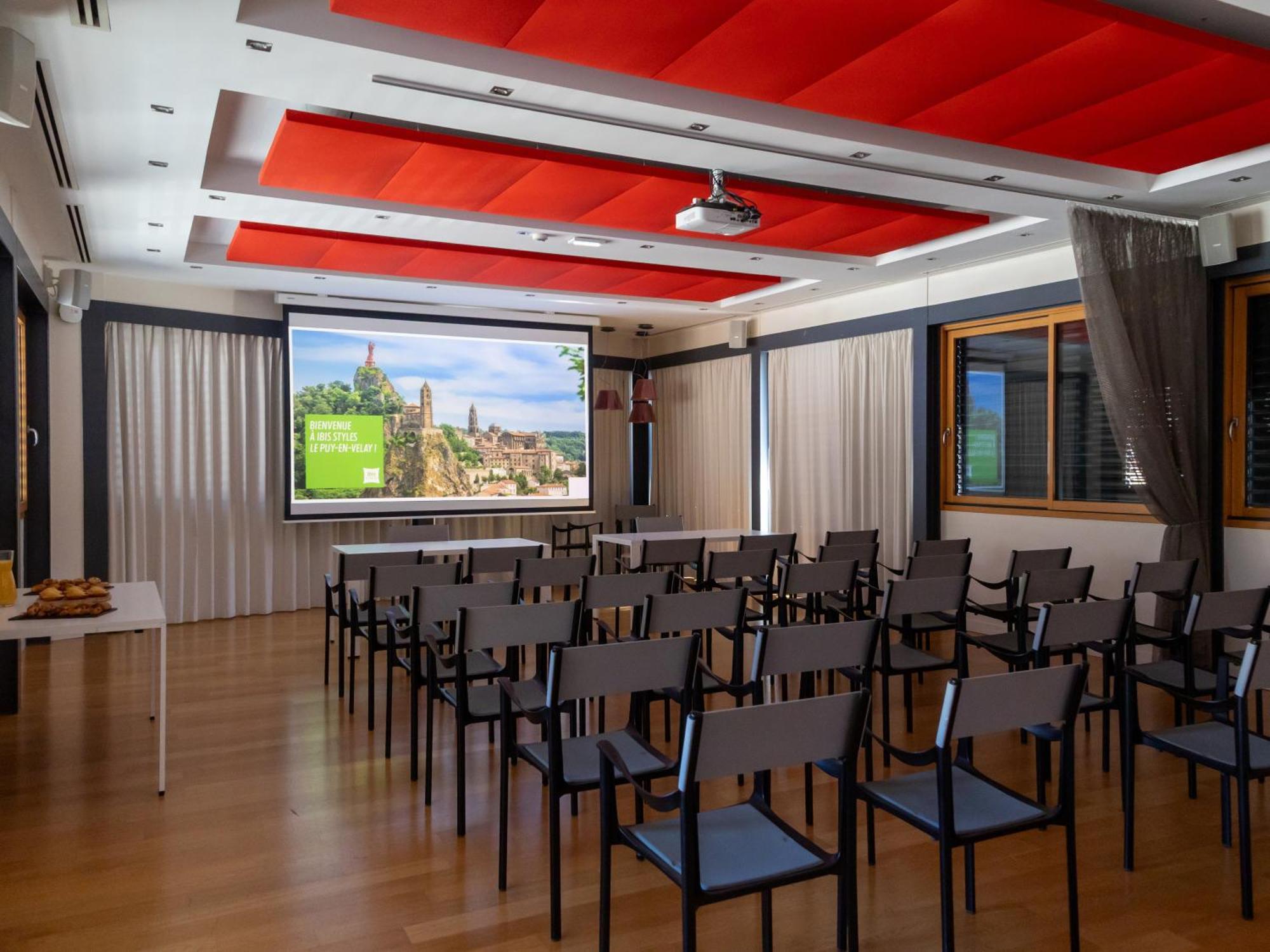 Ibis Styles En Velay Hotel 3*